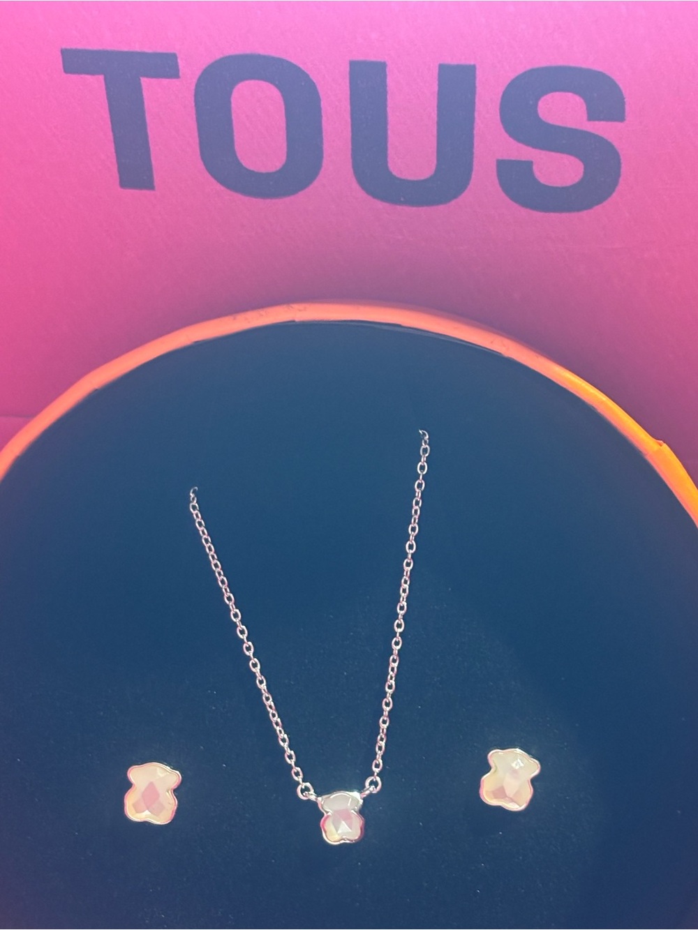 TOUS PMother-of-Pearl Bear Pendant Necklace and Stud Earrings Set